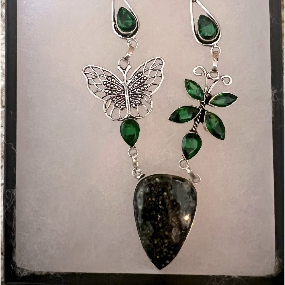 Lakelandite Gemstone necklace